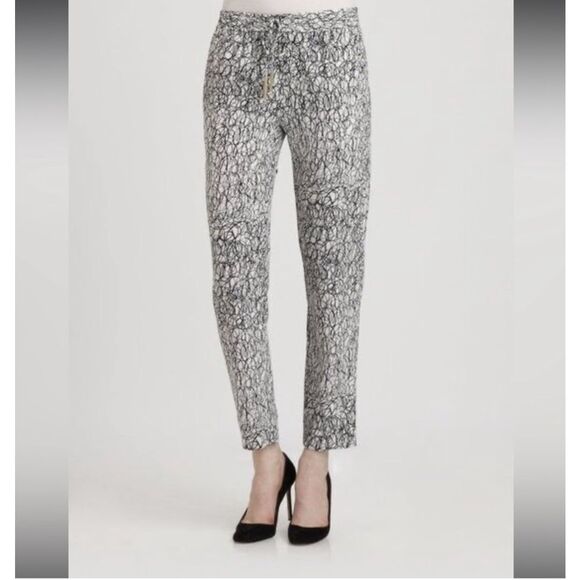 Diane Von Furstenberg 100% Silk Abstract Office Career Wear Pants Size 2 XS - Picture 1 of 8